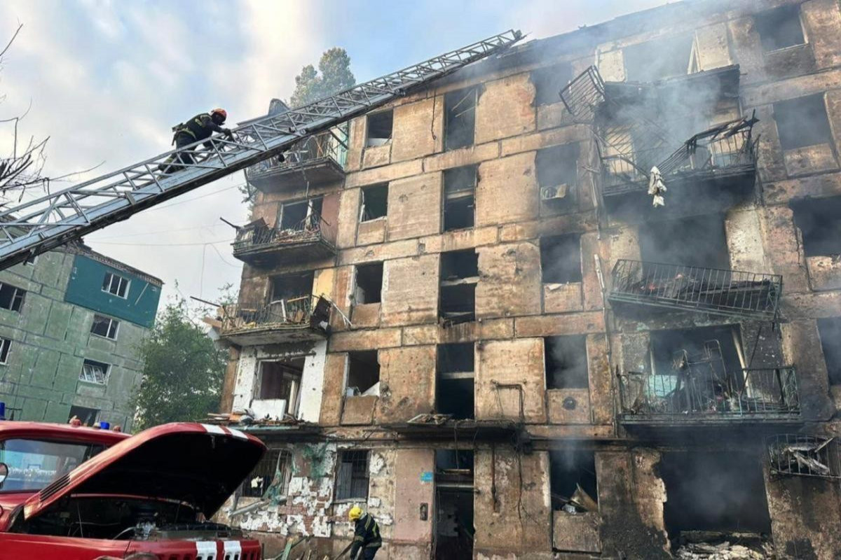 Rusiya qüvvələri Krivoy Roqda yaşayış binasını vurub, 10 nəfər ölüb - YENİLƏNİB 