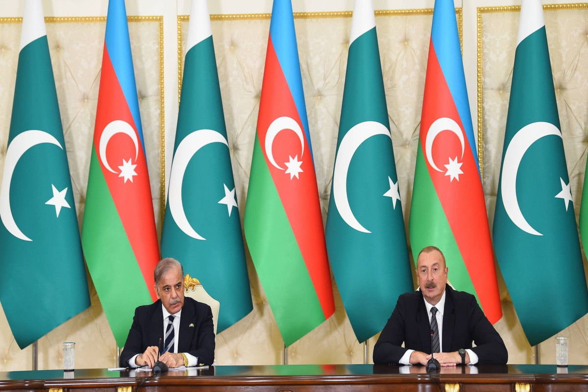 Şahbaz Şərif Azərbaycanı Pakistanda bərpa olunan enerjiyə sərmayə qoymağa çağırıb