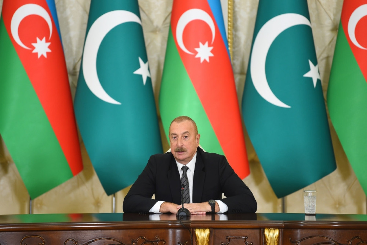Prezident İlham Əliyev Vətən müharibəsi dövründə dəstəyə görə Pakistanın Baş nazirinə təşəkkür edib