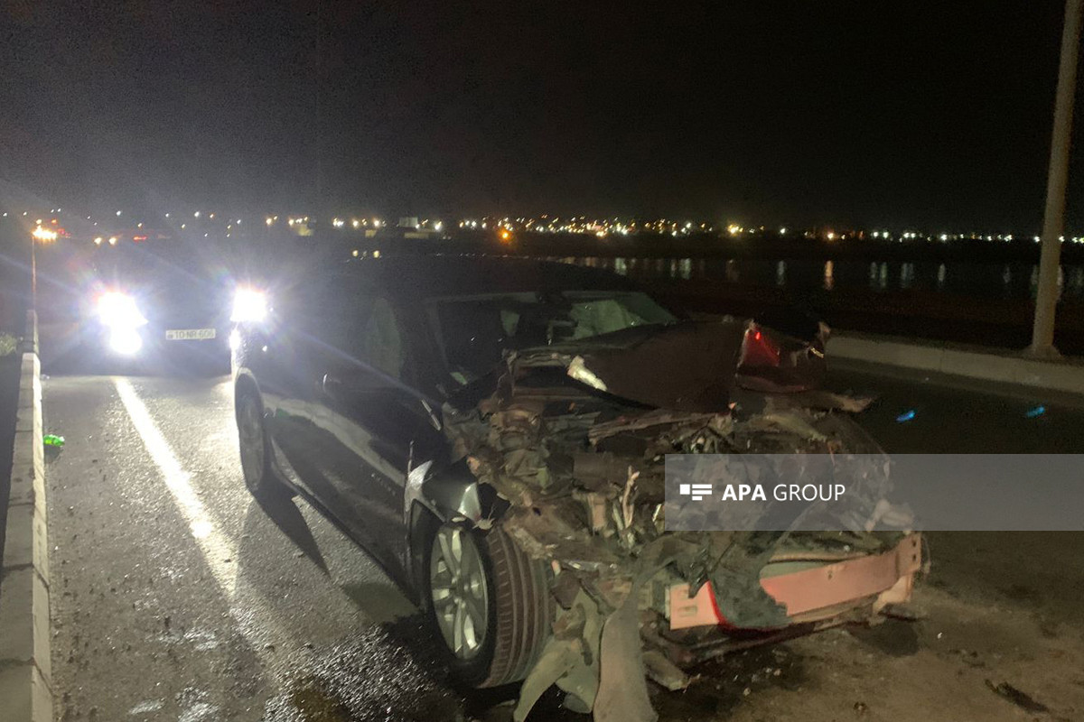 Bakıda avtomobil ağırtonajlı maşına çırpılıb, ağır xəsarət alan var - FOTO 
