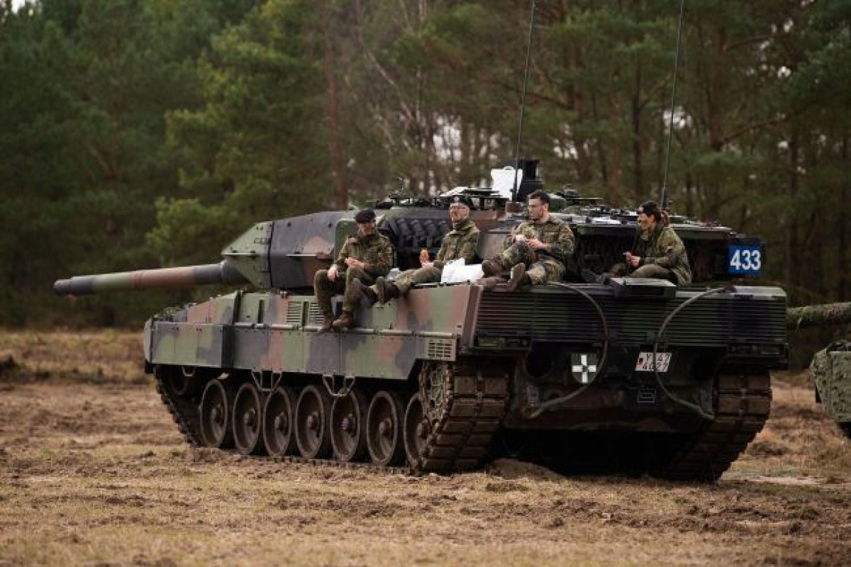 İspaniya Ukraynaya 20 zirehli transportyor və 4 Leopard verəcək