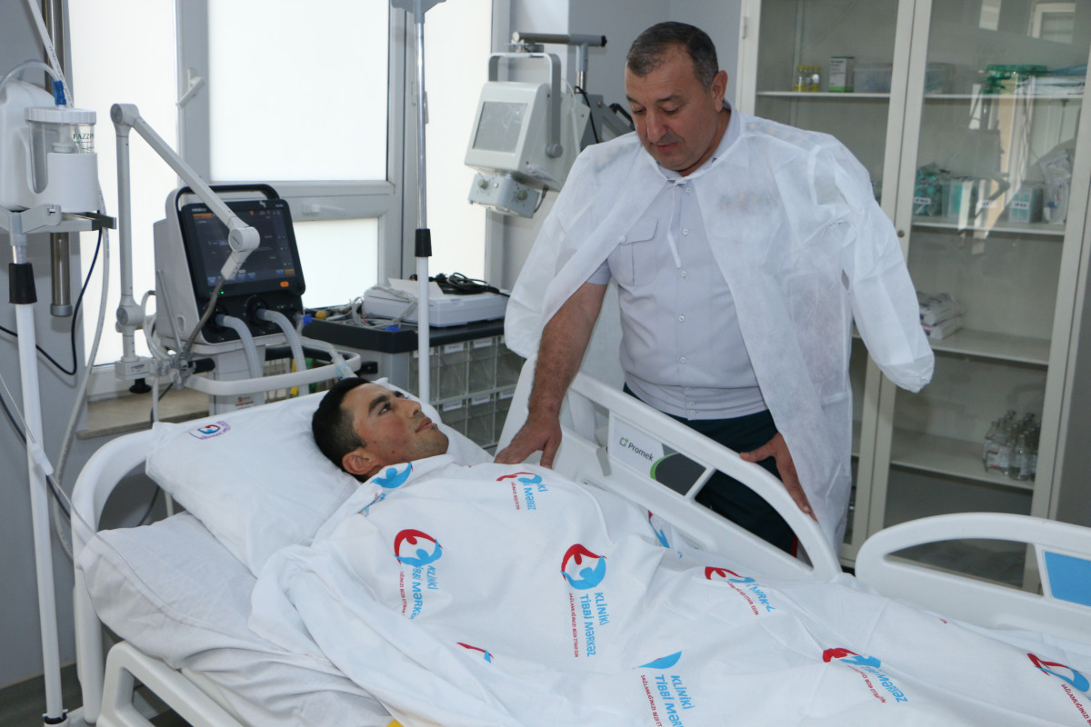 DSX rəisinin müavini Laçında ermənilərin yaraladığı hərbçiyə baş çəkib, vəziyyəti stabildir