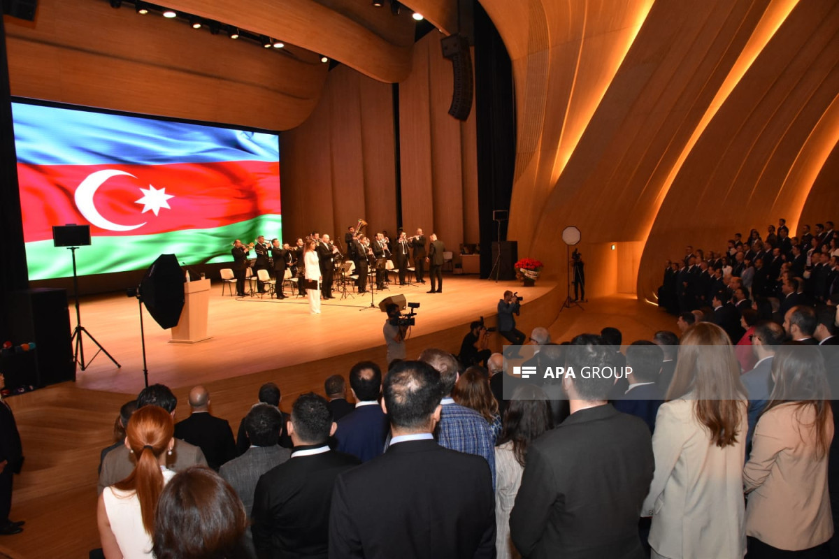 В Баку проходит I Симпозиум азербайджанских медиков мира