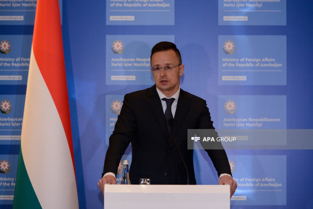 Macarıstan XİN başçısı Peter Siyarto