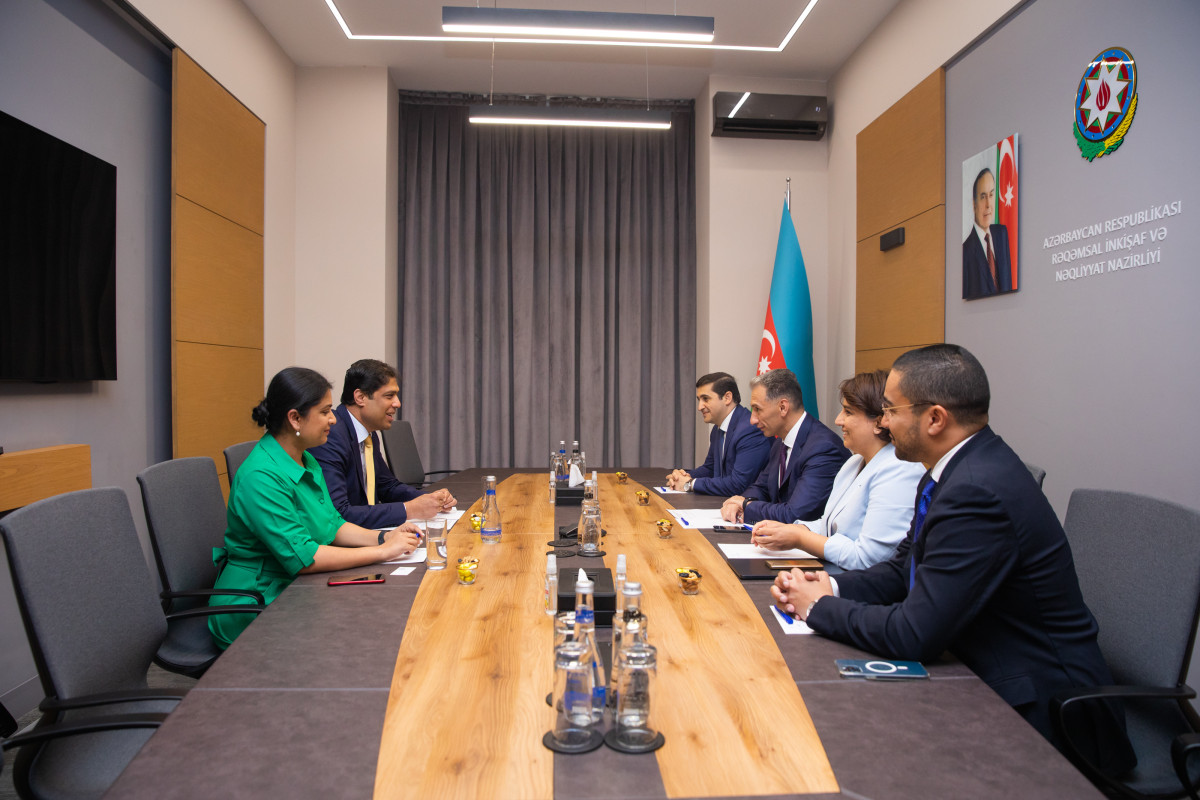 Rəşad Nəbiyev “Tech Mahindra” şirkətinin baş vitse-prezidenti ilə görüşüb