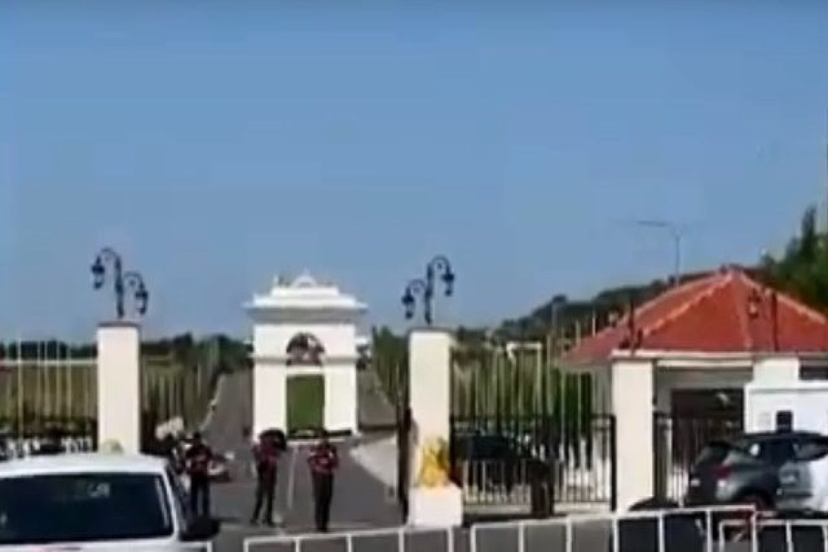 Albaniyada İranın müxalif Xalq Mücahidləri Təşkilatının düşərgəsinə basqın edilib, ölən var