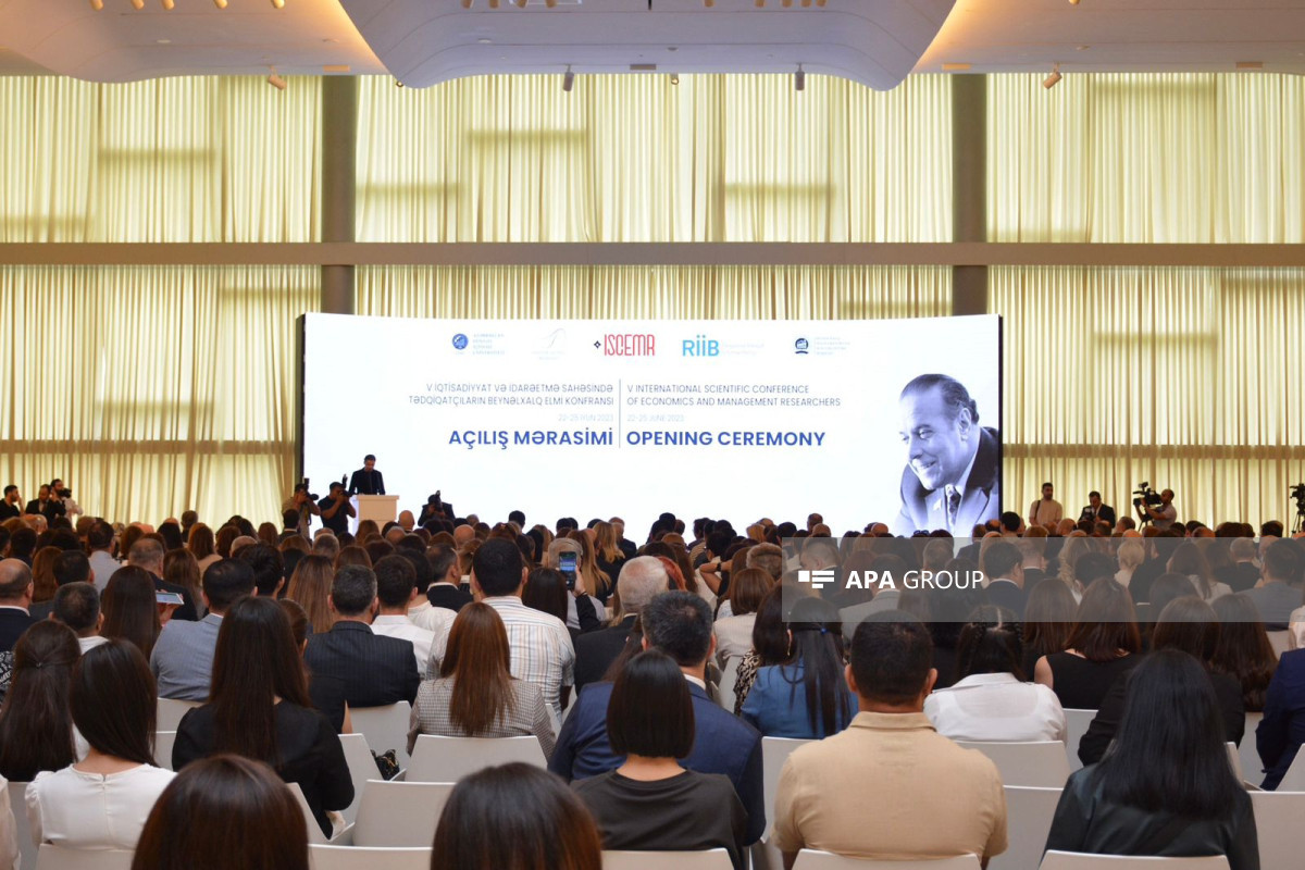 V İqtisadiyyat və İdarəetmə Sahəsində Tədqiqatçıların Beynəlxalq Elmi Konfransı işə başlayıb  - FOTO 