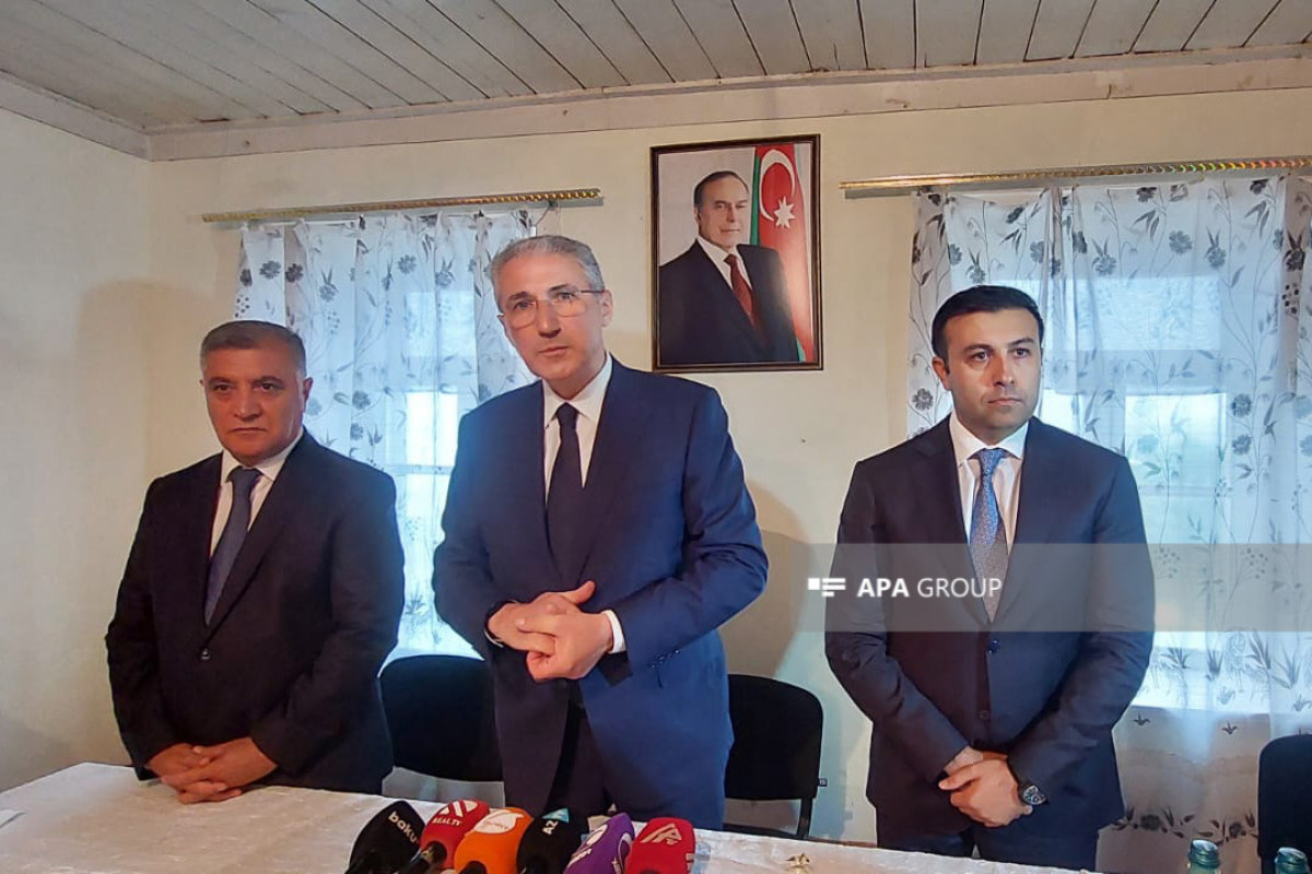 Dövlət Komissiyası Gədəbəyin Söyüdlü kəndində sakinlərlə görüş keçirib - FOTO  - YENİLƏNİB-1 