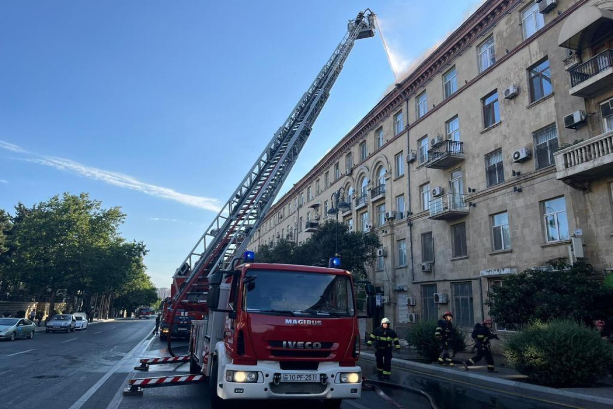 FHN: Bakıda yaşayış binasında yanğının söndürülməsində 18 texnika və 90 nəfər şəxsi heyət iştirak edib