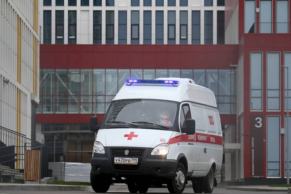 Moskvada altıncı mərtəbədən yıxılan 3 yaşlı qız sağ qalıb