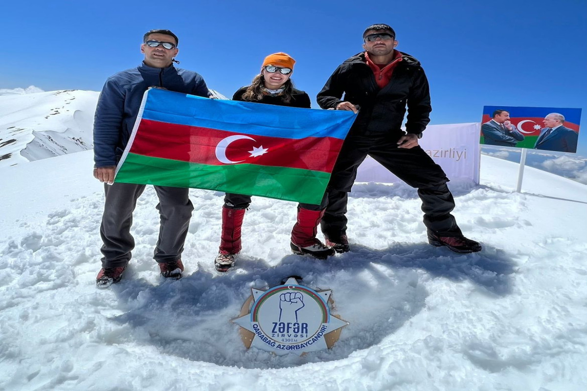 FHN-in əməkdaşları "Zəfər" zirvəsinə yürüş ediblər - FOTO 