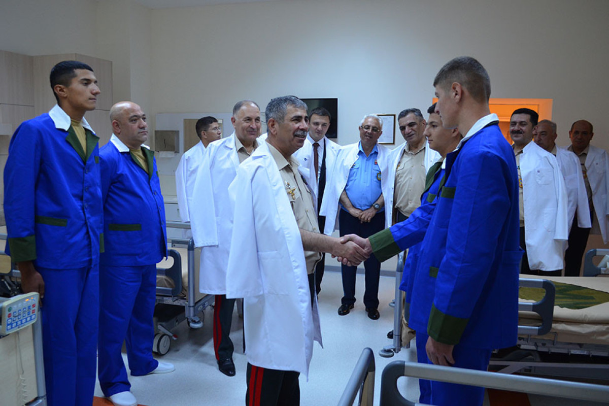Zakir Həsənov hərbi hospitalı ziyarət edib  - VİDEO 