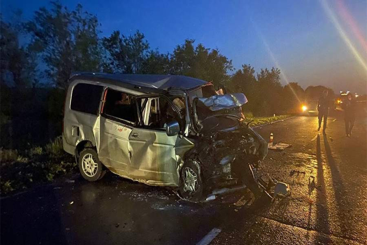 Rusiyada mikroavtobusla minik avtomobili toqquşub, 6 nəfər ölüb