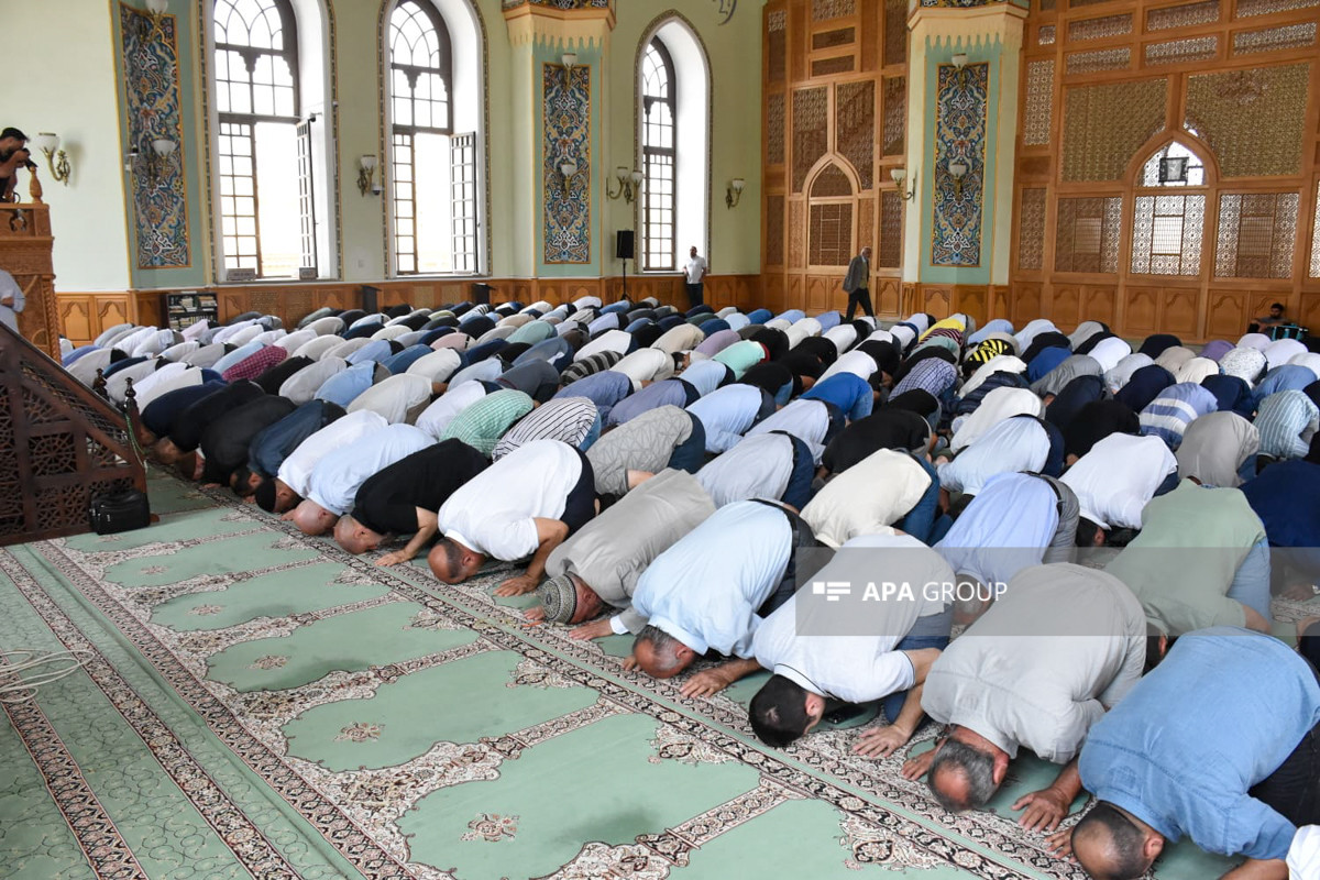 Bakıda bayram namazı - FOTOLENT 