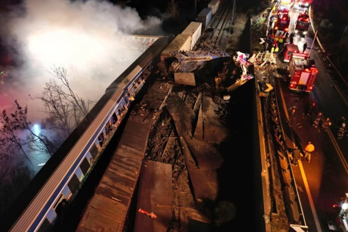 В Греции в результате столкновения двух поездов погибли 32 человека-ВИДЕО -ОБНОВЛЕНО-3 