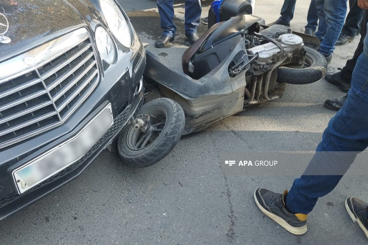 Ağstafada motosikletlə avtomobil toqquşub, xəsarət alanlar var