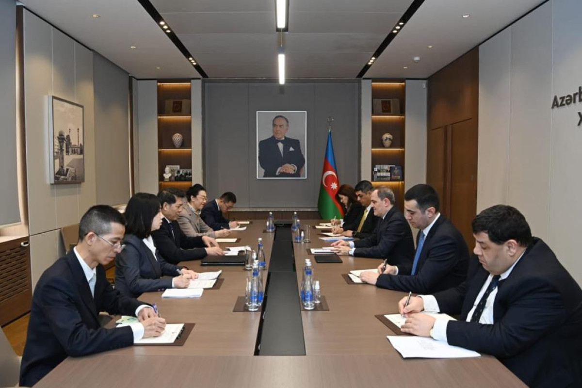 Ceyhun Bayramov Çinin Avrasiya məsələləri üzrə xüsusi nümayəndəsi ilə görüşüb