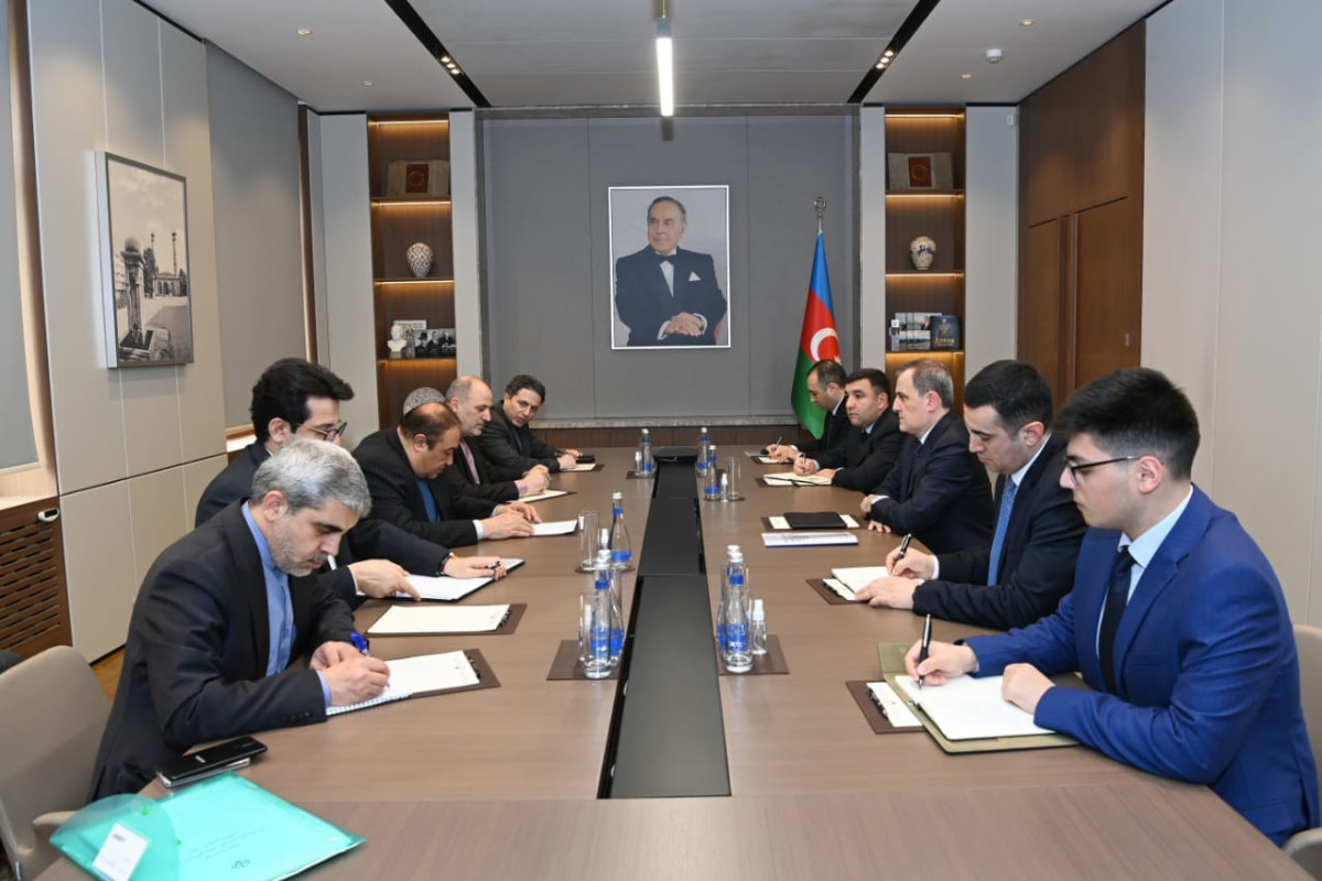 Ceyhun Bayramov İran XİN başçısının müavini ilə səfirliyimizə terror hücumunu müzakirə edib