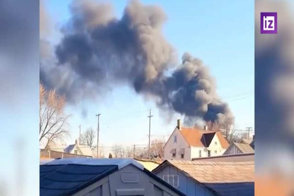Сильный пожар охватил завод в США-ФОТО -ВИДЕО -ОБНОВЛЕНО 