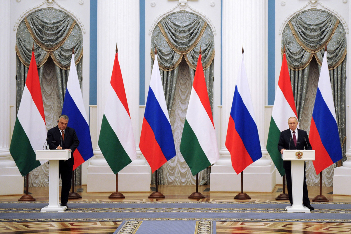 Orban Rusiya-Ukrayna müharibəsinin başlamasına az qalmış Putinlə söhbətindən danışıb
