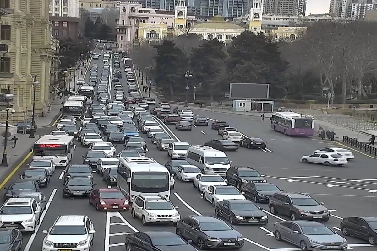 Bakıda bəzi yollarda sıxlıq var - SİYAHI 