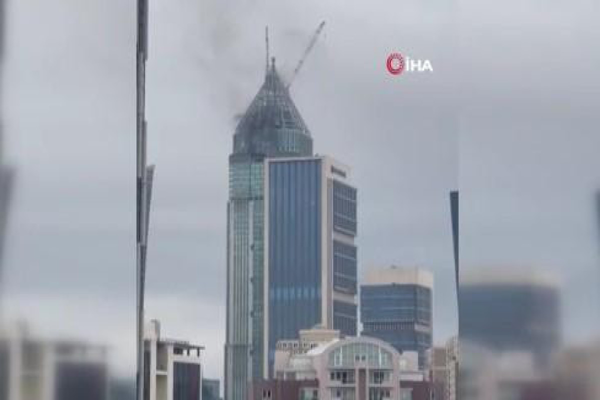 İstanbulun “Maliyyə Mərkəzi”ndə yanğın baş verib
