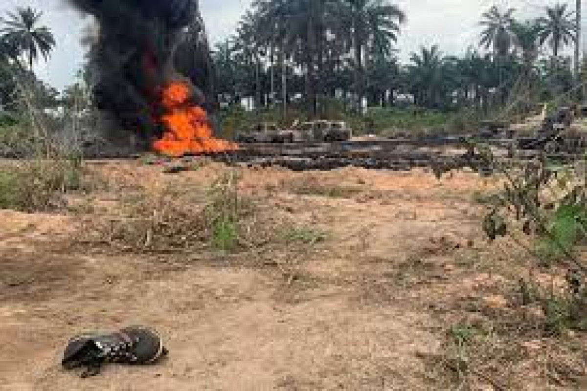 12 people killed in oil pipeline explosion in southern Nigeria
