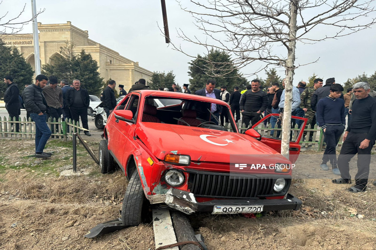 Ağdamda iki avtomobil toqquşub, sürücü ağır yaralanıb