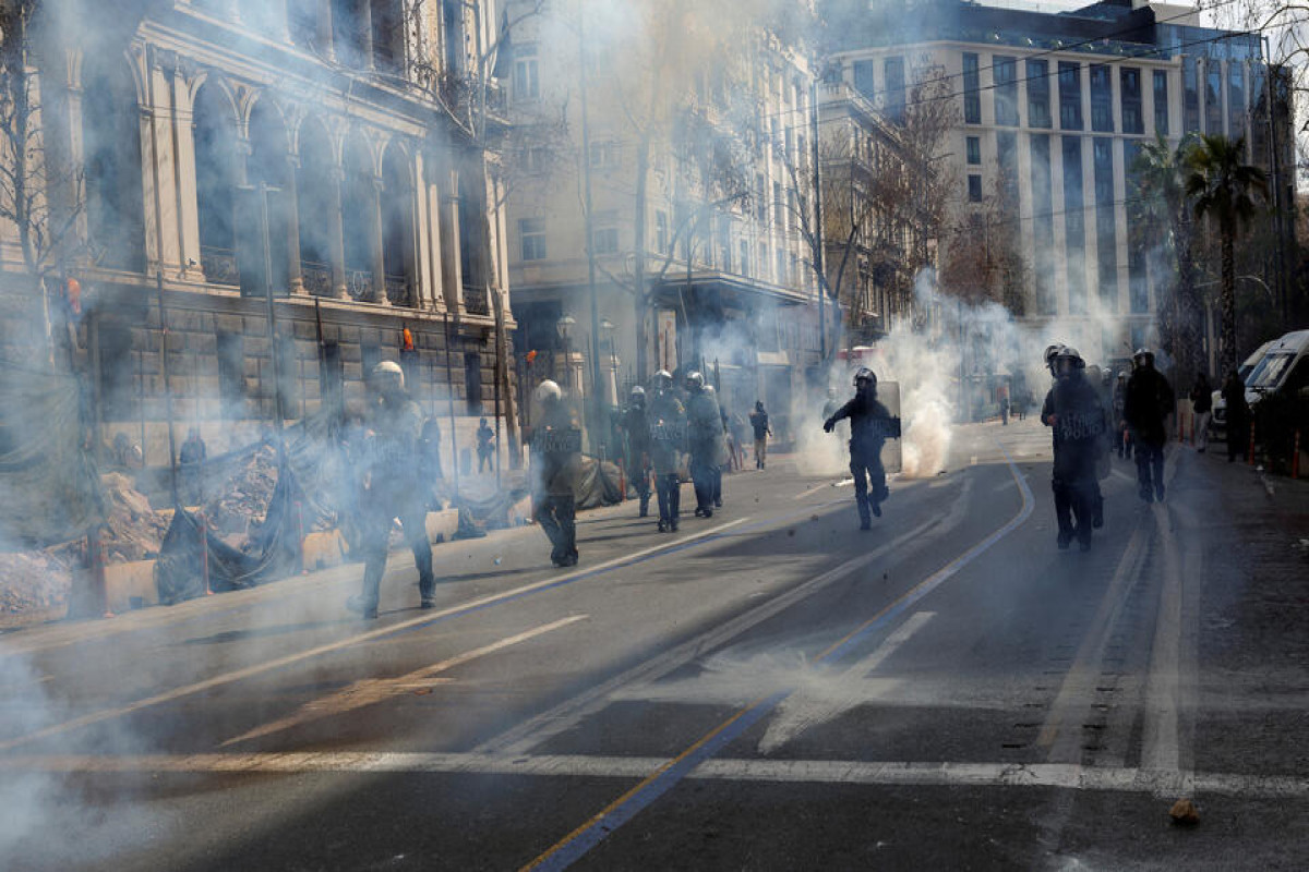 В Греции полиция использовала слезоточивый газ для разгона митингующих