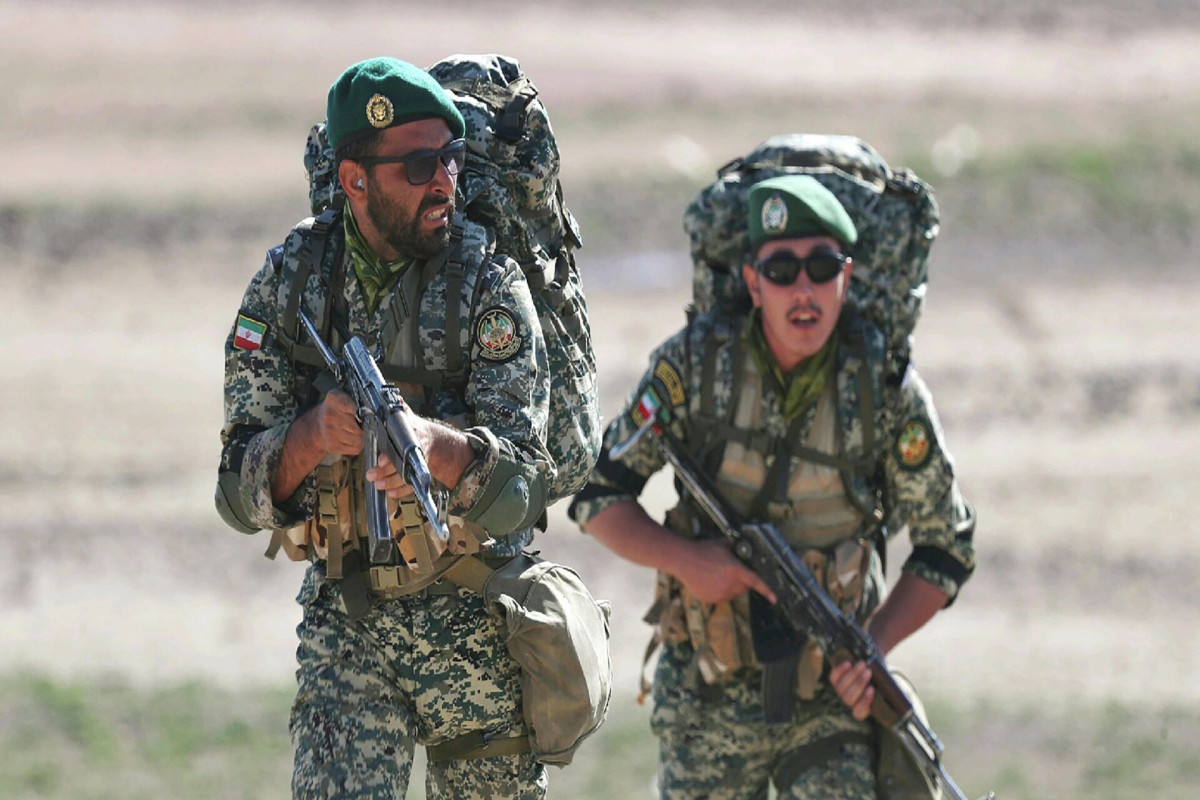 İran hərbçiləri Əfqanıstan şəhərini atəşə tutub