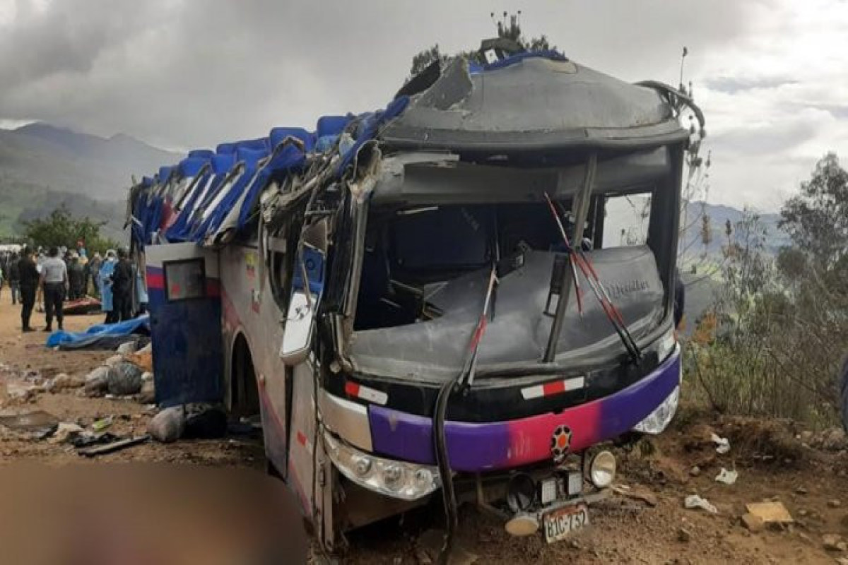 Peruda avtobus qəzaya uğrayıb, 12 nəfər ölüb