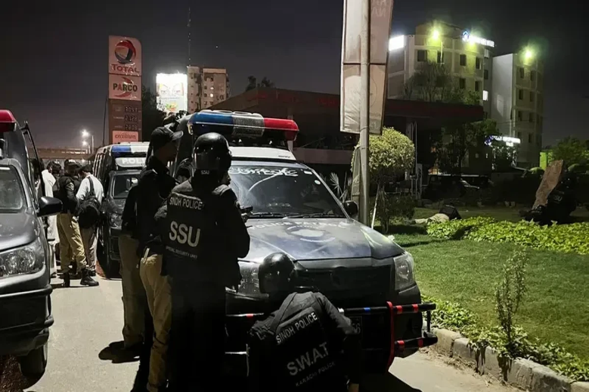 Nine policemen killed in Pakistan bomb attack