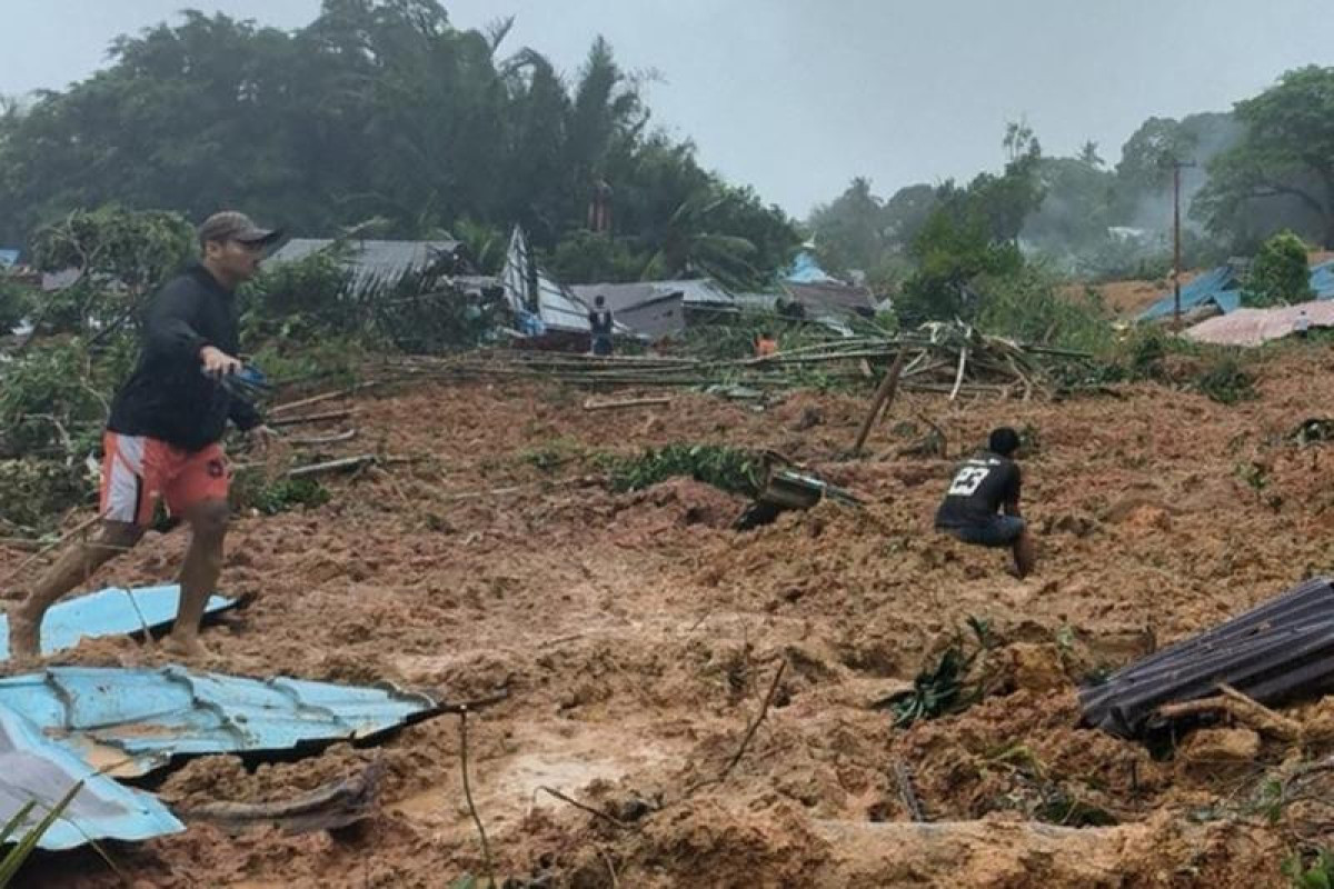 Landslide kills at least 10 in Indonesia