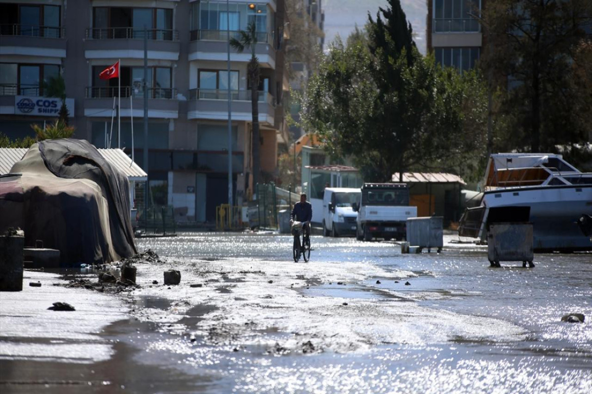 В Турции в результате урагана затонули лодки в порту