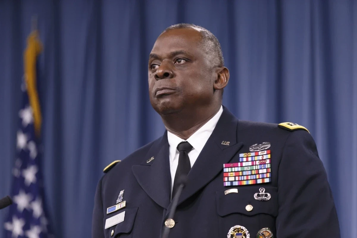 Pentagon chief makes unannounced trip to Iraq