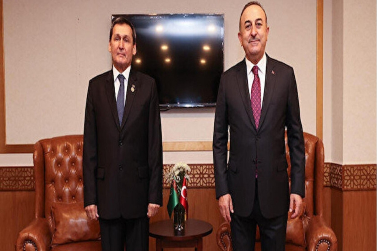 Çavuşoğlu türkmənistanlı həmkarı ilə TDT-nin Zirvə görüşünü müzakirə edib