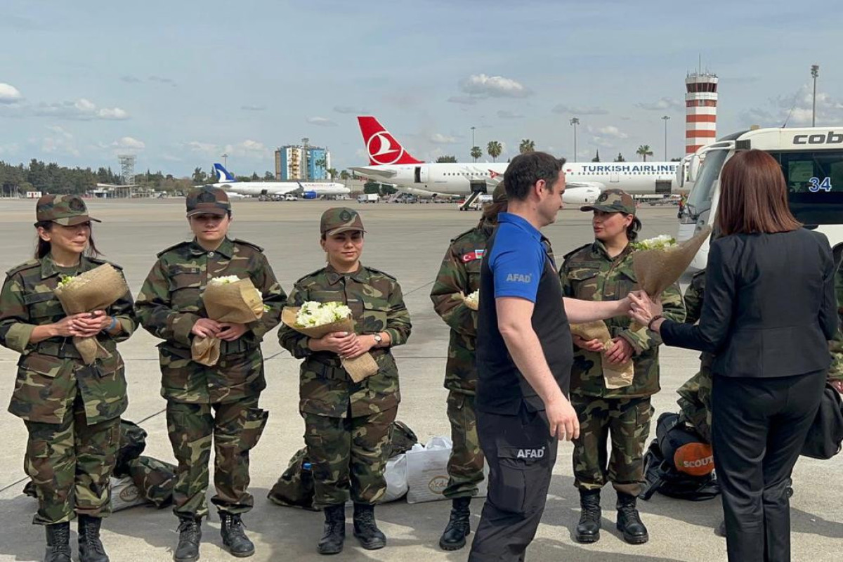 Очередная группа спасательных сил оперативного реагирования МЧС вылетела из Турции в Азербайджан
