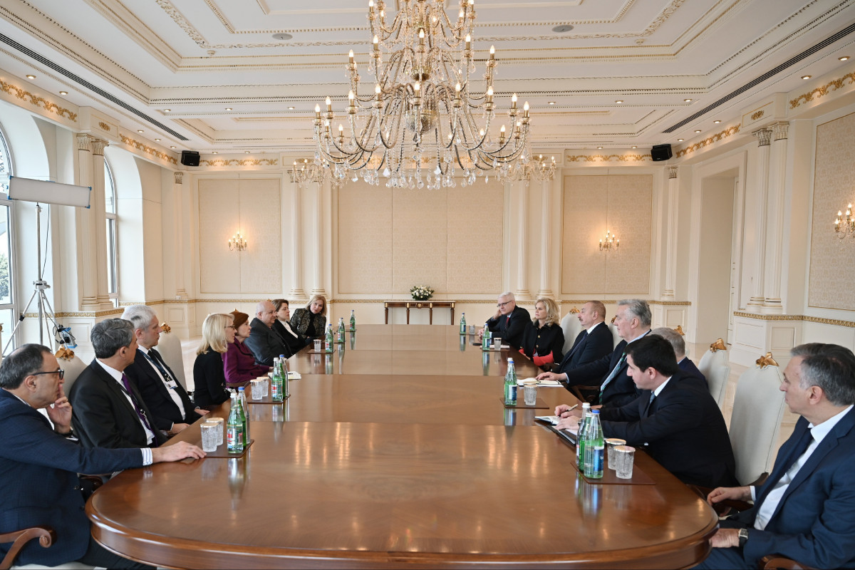 Президент Ильхам Алиев принял сопредседателей и членов Правления Международного центра Низами Гянджеви