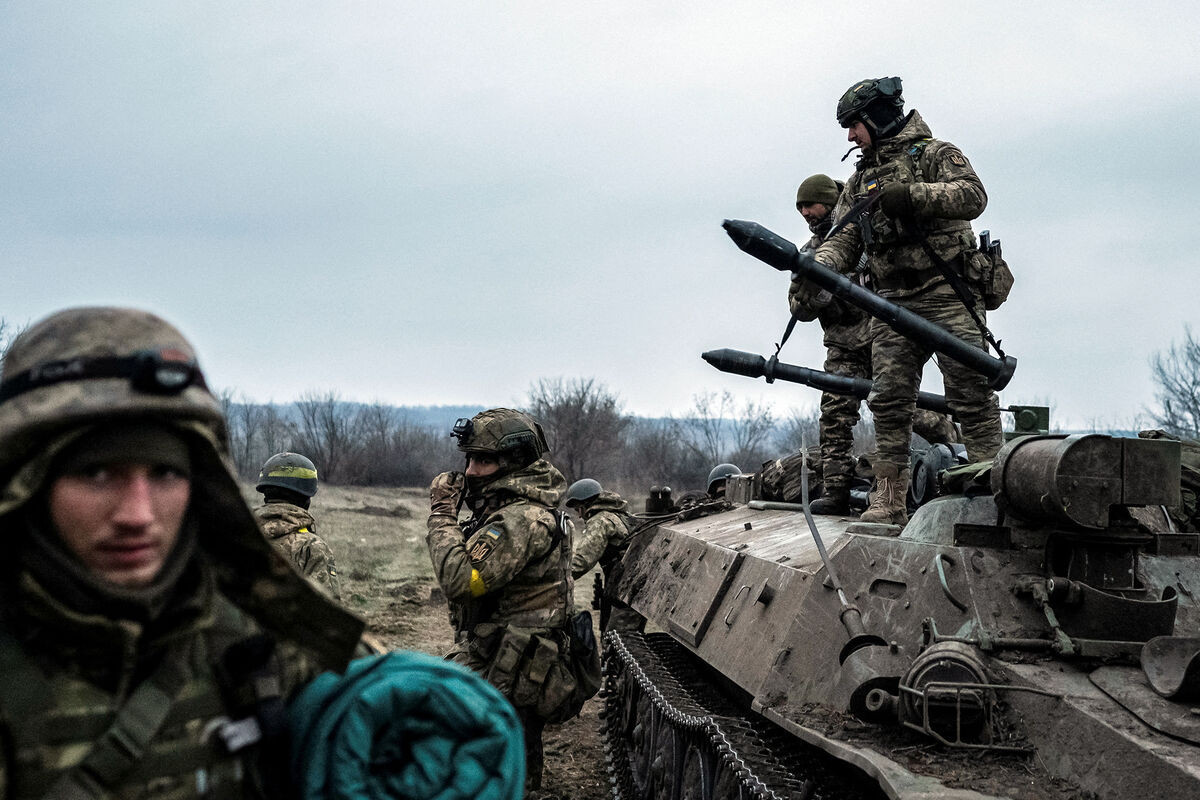 Боррель: ЕС подготовит более 11 тыс. украинских военных к концу марта
