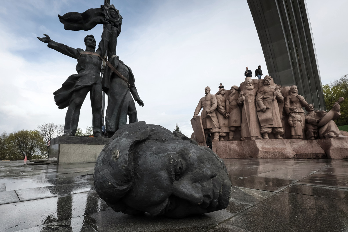 Во Львовской области Украины демонтировали еще шесть памятников времен СССР