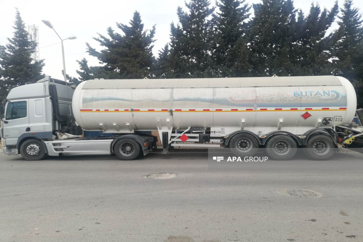 На дороге Баку-Губа столкнулись микроавтобус и грузовик, пострадали 15 человек-ОБНОВЛЕНО-2 -ФОТО 