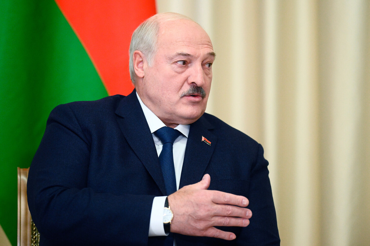 Lukaşenko məmurlara ölüm cəzasını nəzərdə tutan qanunu imzalayıb