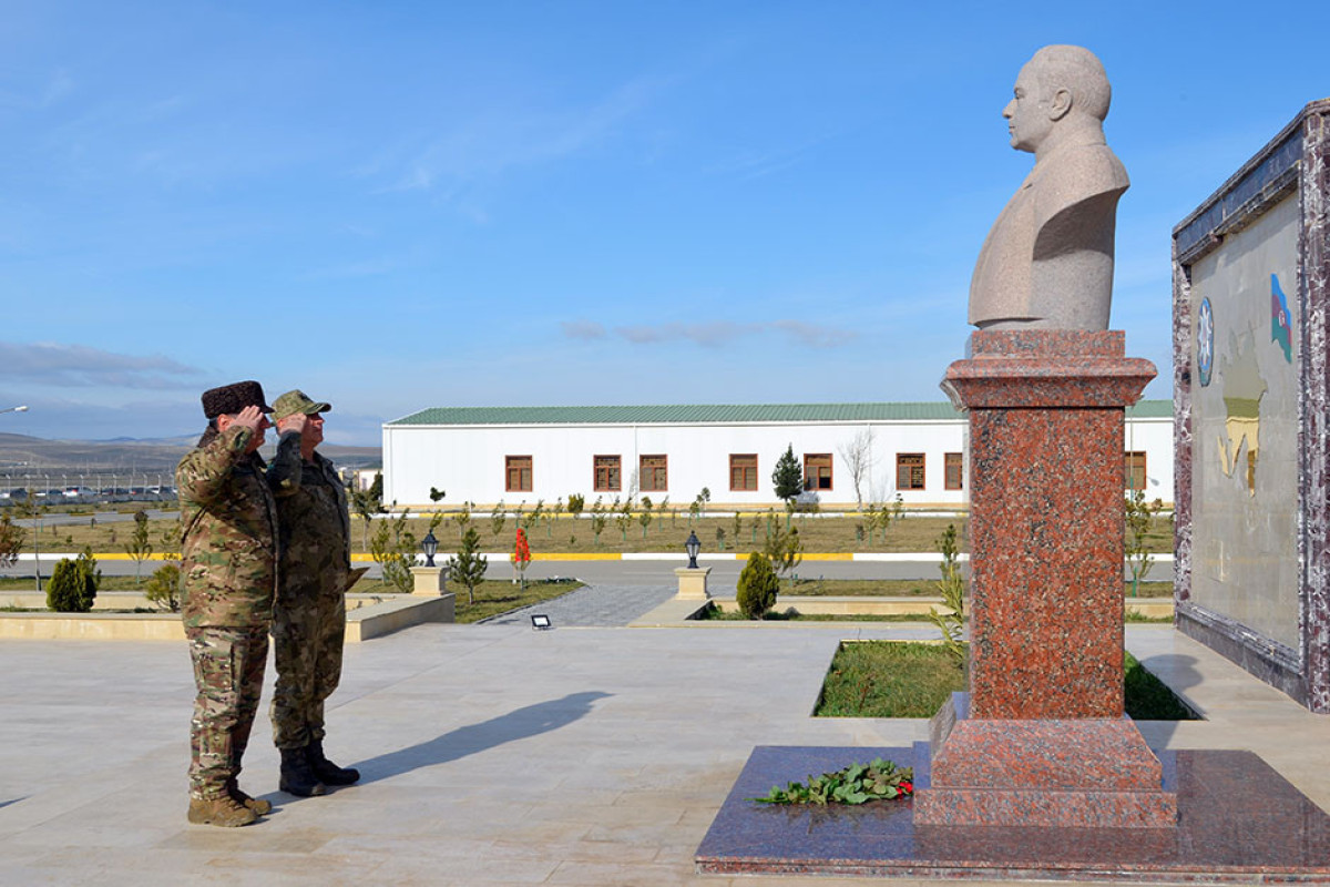 NATO Quru Qoşunları Komandanlığının qərargah rəisi hərbi hissədə olub - FOTO 