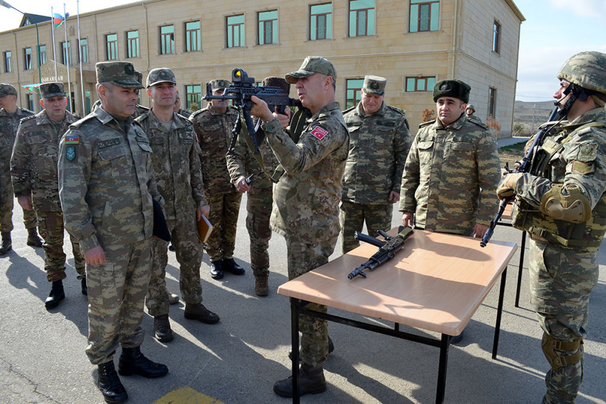 NATO Quru Qoşunları Komandanlığının qərargah rəisi hərbi hissədə olub - FOTO 