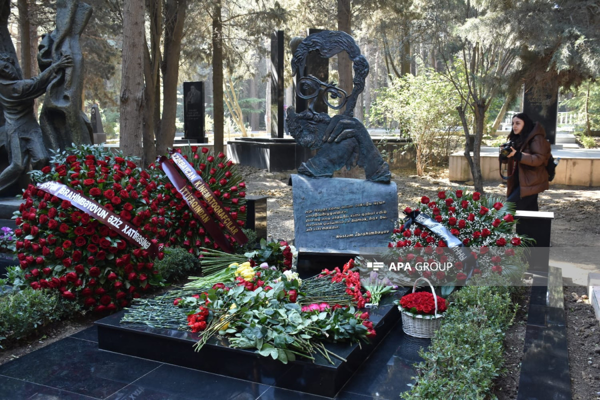 Rüstəm İbrahimbəyovun qəbirüstü abidəsinin açılışı olub - FOTO 