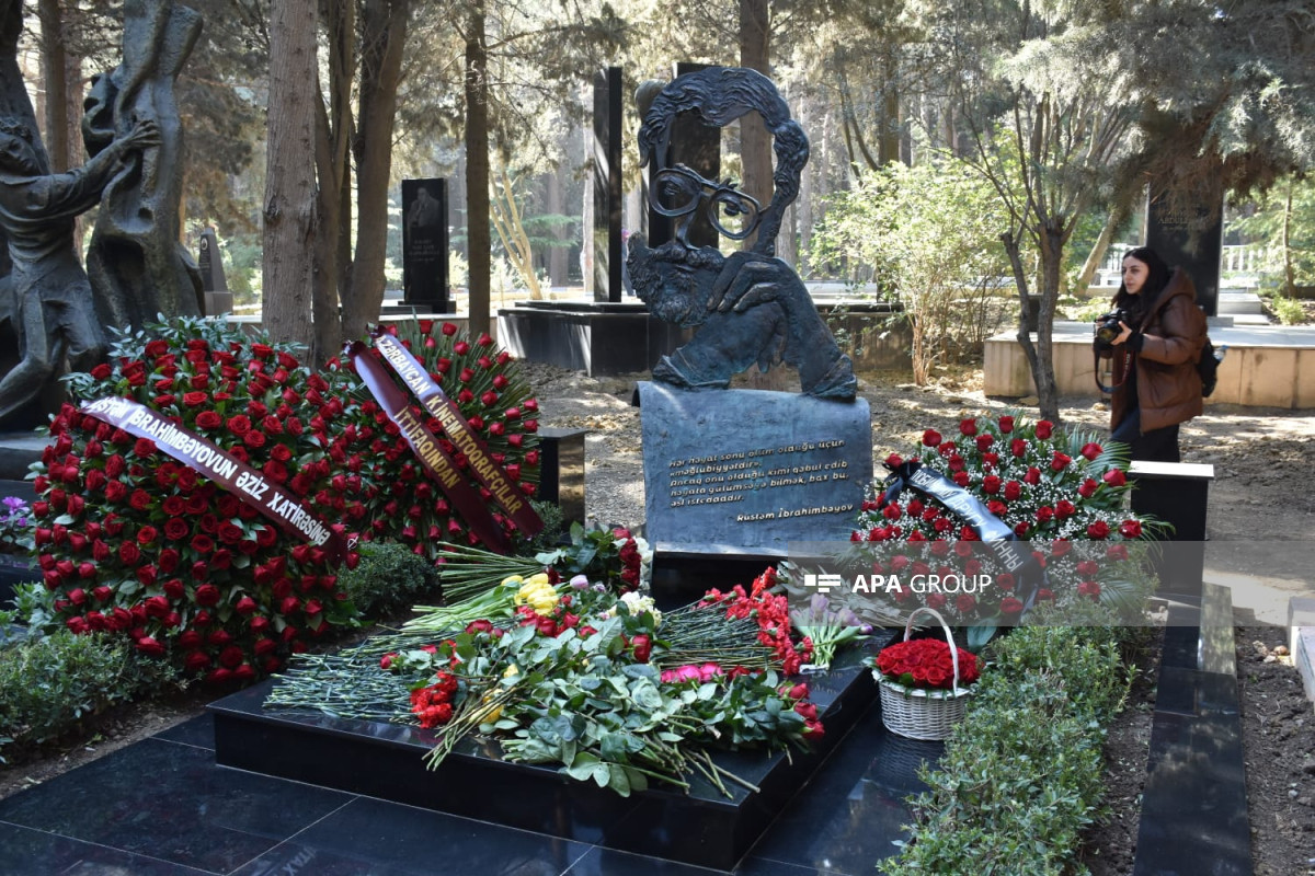 Состоялось открытие надгробного памятника Рустаму Ибрагимбекову-ФОТО 