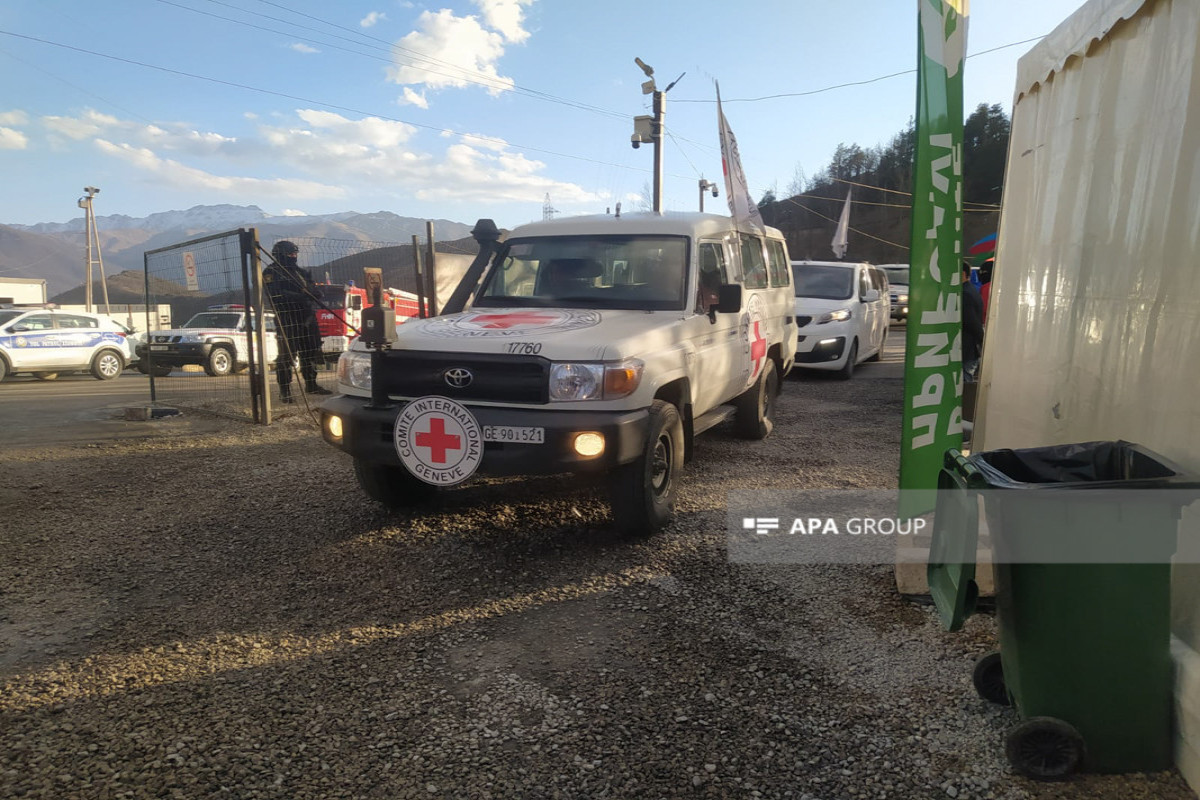 Laçın-Xankəndi yolundan BQXK-nın avtomobilləri keçib - YENİLƏNİB  - FOTO 
