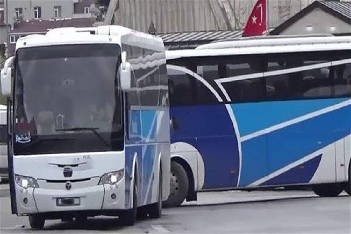 Из зоны землетрясения в Турции в Азербайджан отправился последний эвакуационный автобус