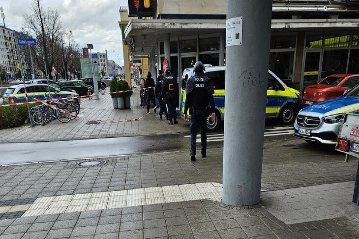 Полицейские взяли штурмом аптеку в германском Карлсруэ-ОБНОВЛЕНО 