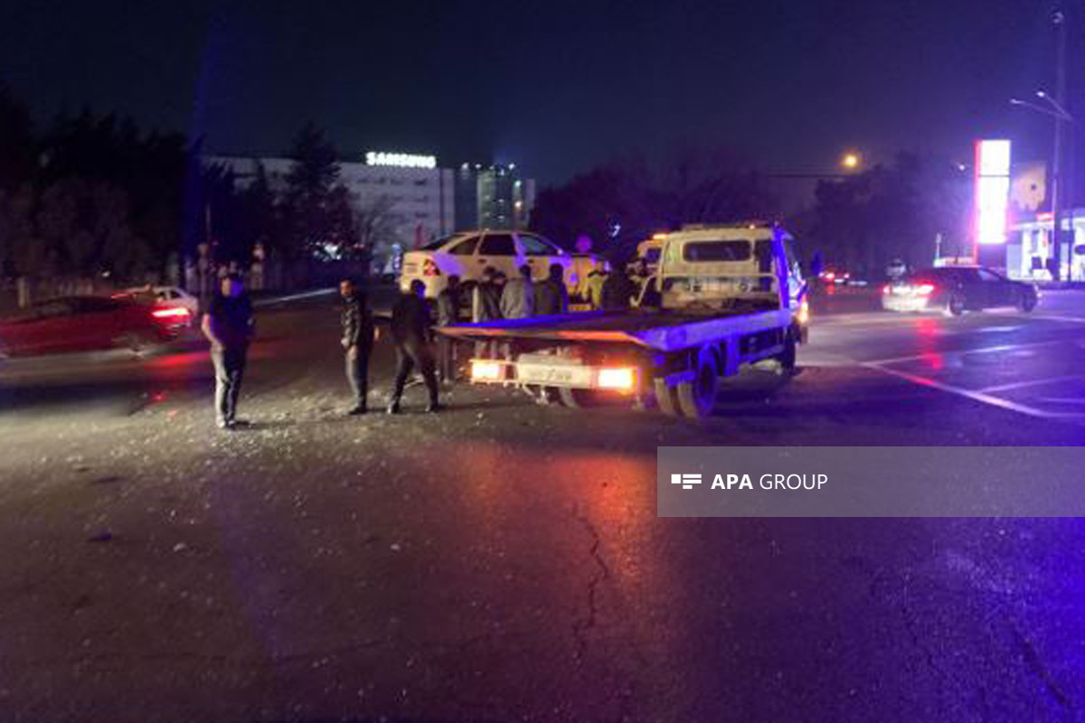Bakıda iki avtomobil qəzaya uğrayıb - FOTO 